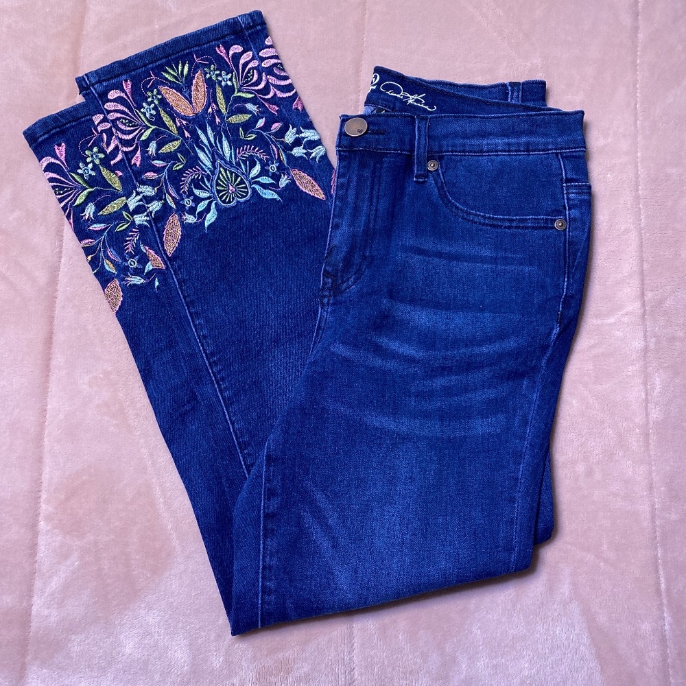 Denim embroidered jeans; cropped; new; DG2